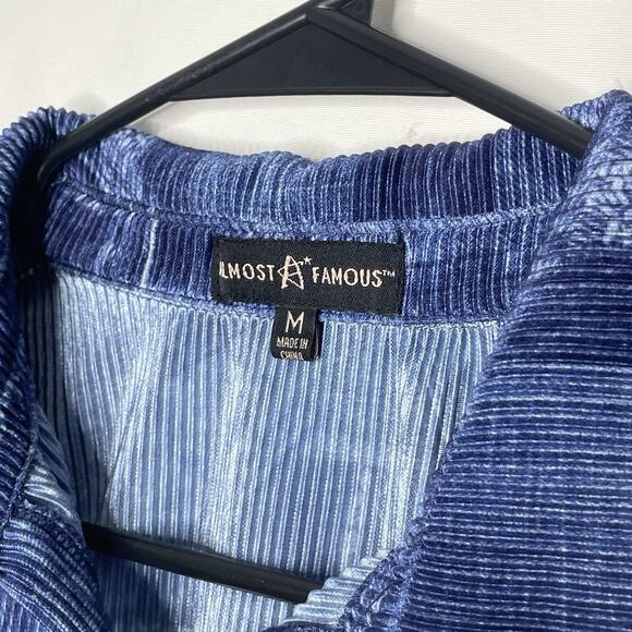 Almost Famous Womens Shirt M Blue Textured Crinkle Blouse Button Front Stretchy - Picture 4 of 7